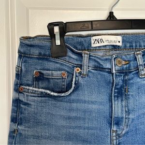 Zara cropped Jeans size 4 G0019